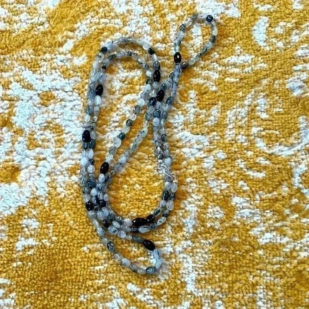 Single strand, long, mixed quartz flapper necklace NWT